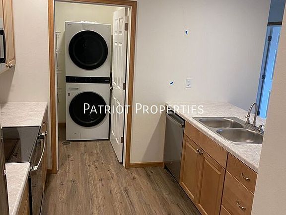 3rd image of 400 Larkin St #205