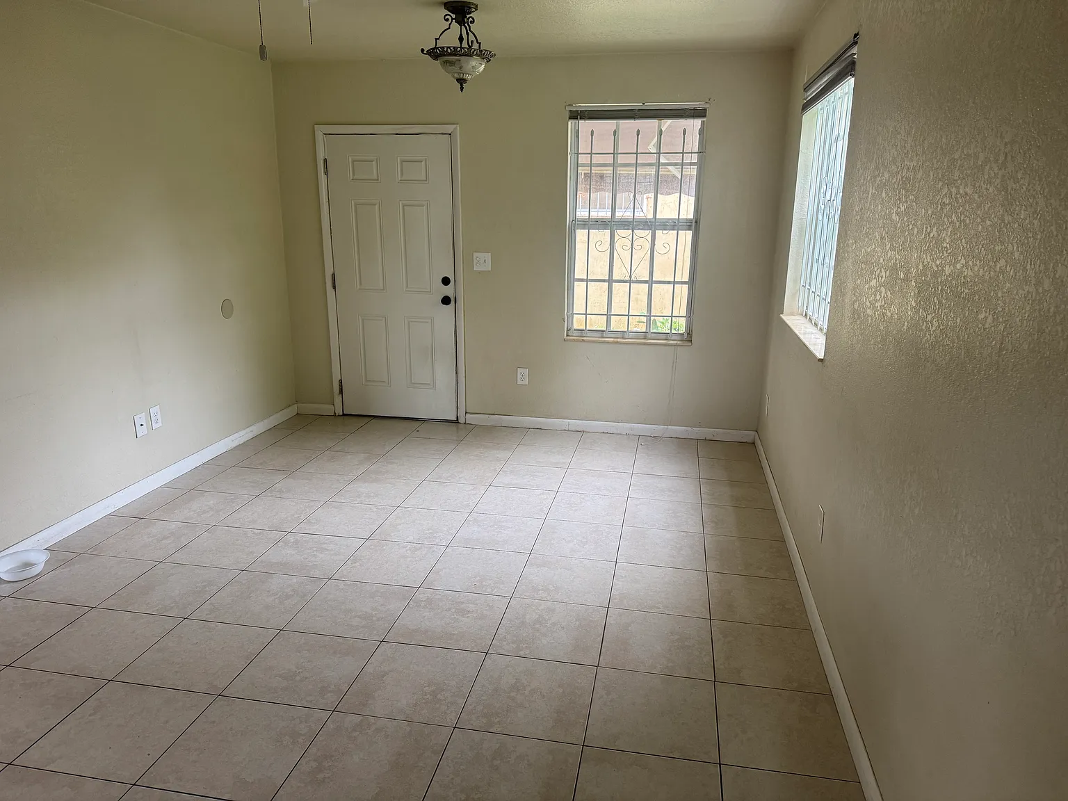2 bed, 600 sqft, $2,250 — Photo 1
