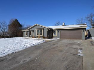 421 Meadow LANE, Eagle, WI 53119