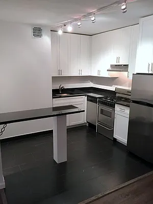 Rented by Carlyle Property Management | media 1