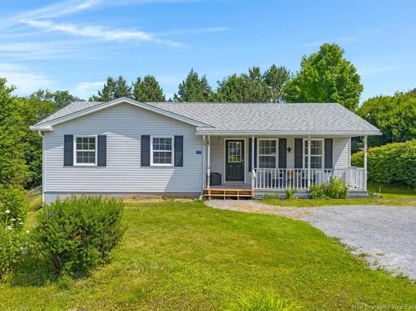 77 Law Ave, Hampton, NB E5N 5C2