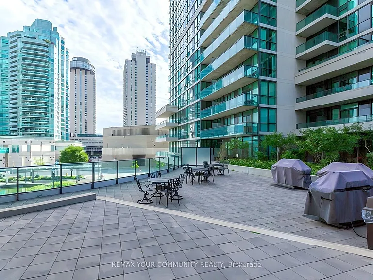 18 Harbour St #202 — Photo 31