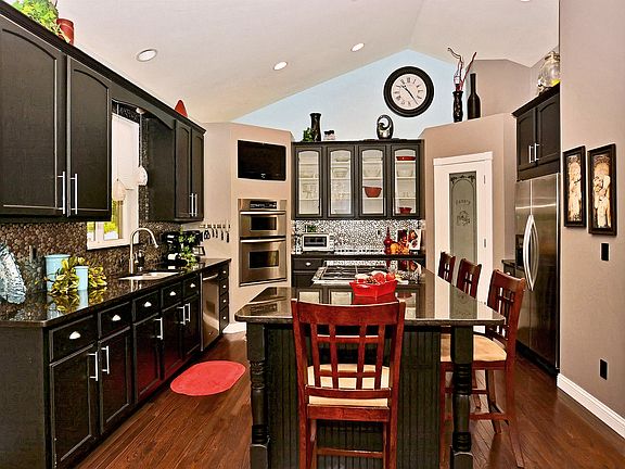 3rd image of 16874 Enderbush Ln