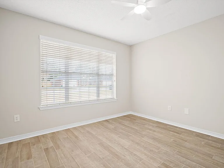 8218 Edgewood Dr — Photo 12