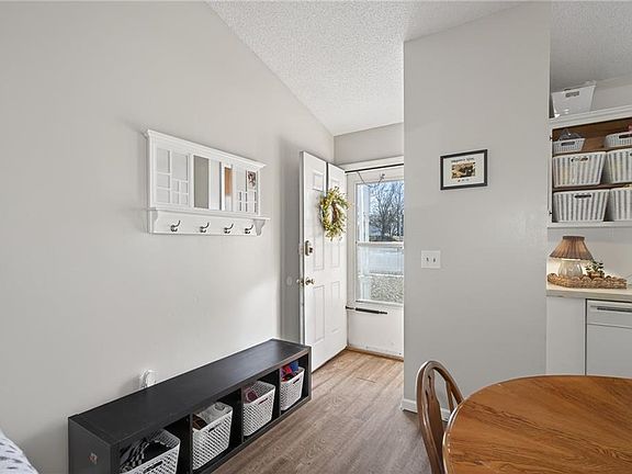 4th image of 1325 N Harvey Dr