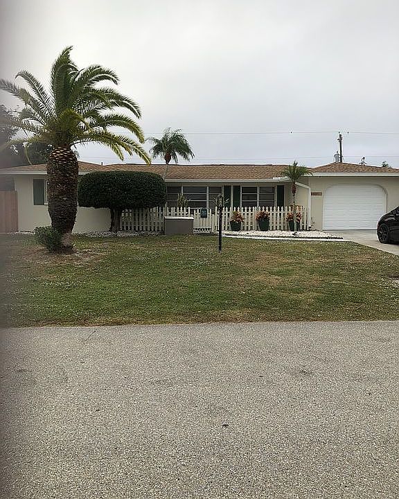 Pool and additional garage!