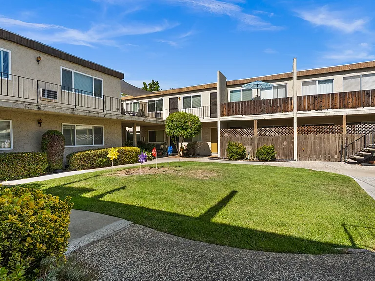 Pruneyard Apartments — Photo 5