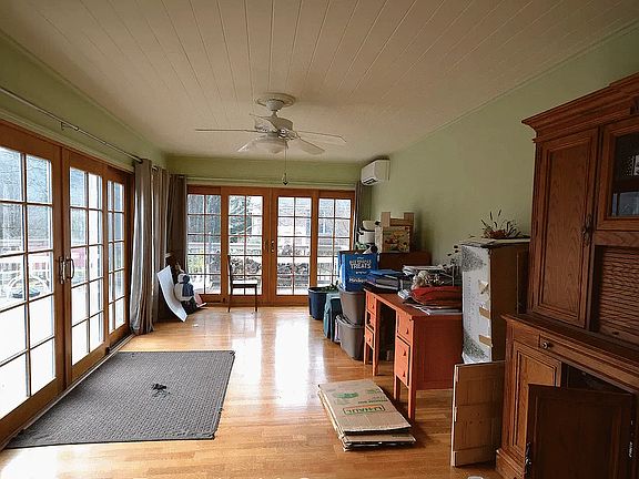 3rd image of 207 Hawthorn Dr