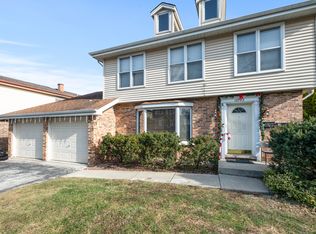 16743 Hillside Pl, Tinley Park, IL 60477