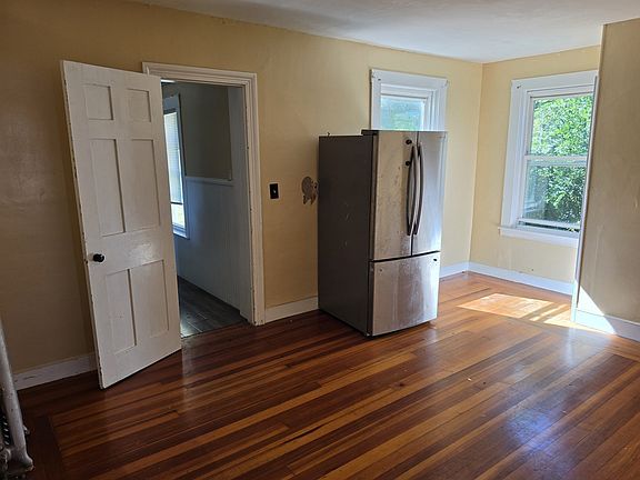 4th image of 8 Coram St