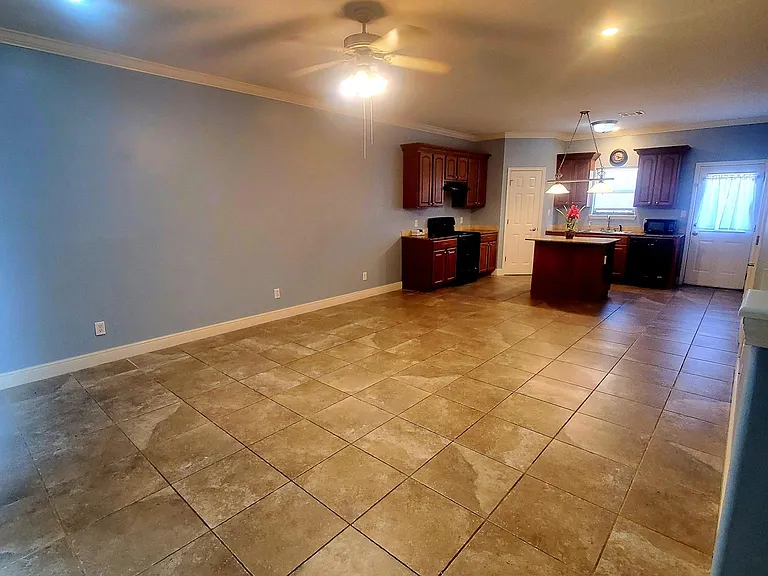1720 Mignonette Ln #F — Photo 4