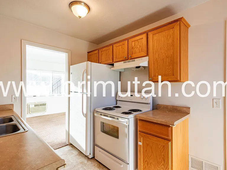 2241 E. Laney Ave. - E — Photo 6