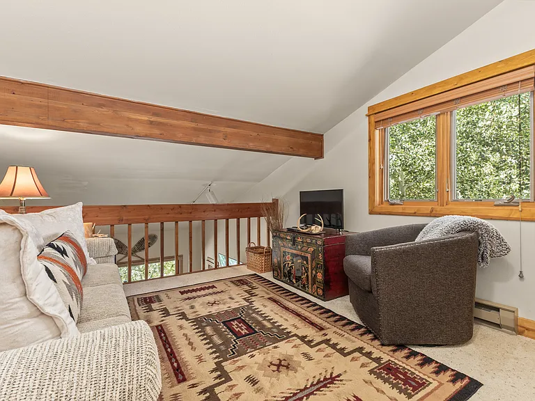 3rd Floor Loft -- HDTV
