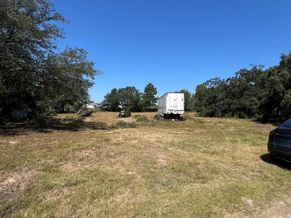 2121 Meeker Ln, Gulf Shores, AL 36542