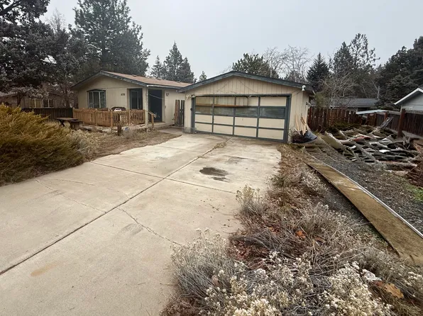 1030 SE Castlewood Dr, Bend, OR 97702