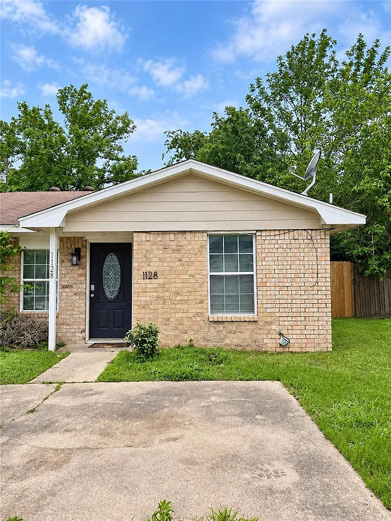 2 bed, 841 sqft, $1,135 — Photo 1