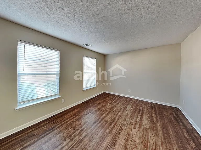 298 Sheffield Ln — Photo 8