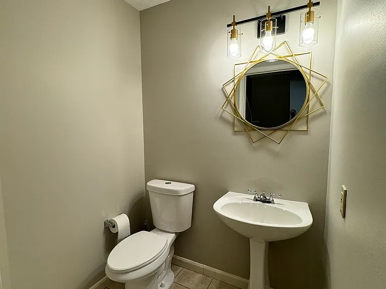 First floor 1/2 bathroom