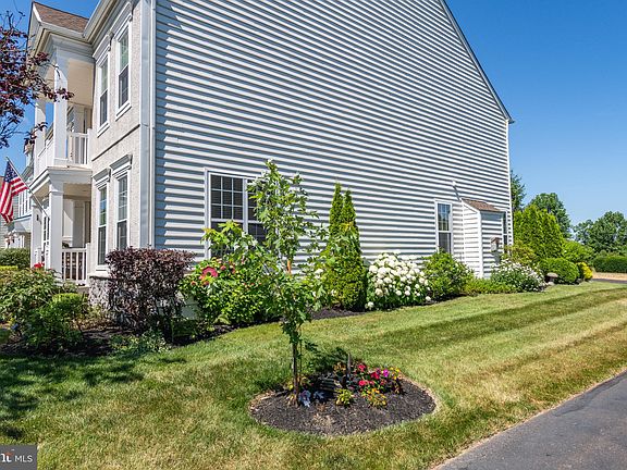 3rd image of 144 Pipers Inn Dr