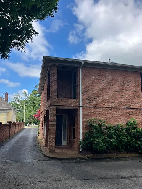 3 bed, 1436 sqft, $3,650 — Photo 3