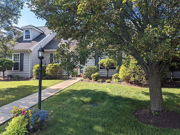 3rd image of 19 Whispering Oaks Dr