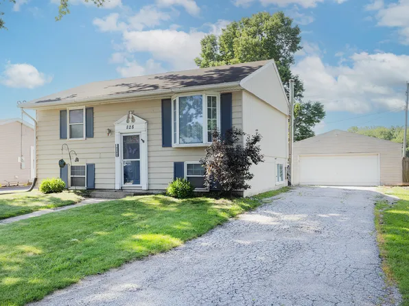 828 4th Ave E, Milan, IL 61264