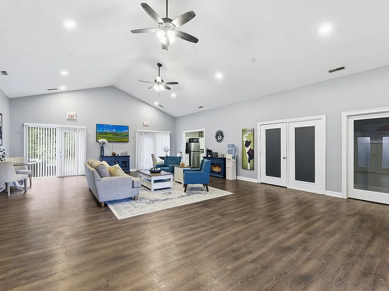 Spring Lake Apartments — Photo 10