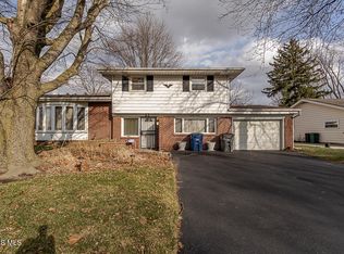 27 Harmony Ln, Toledo, OH 43615