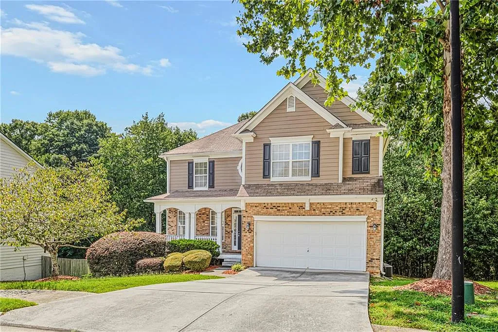 4 bed, 2.5 bath, $2,400 — Photo 3