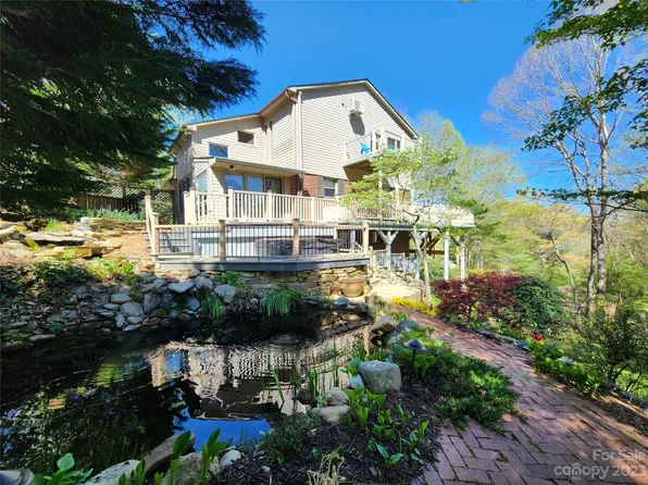 422 Deerhaven Ln, Hendersonville, NC 28791