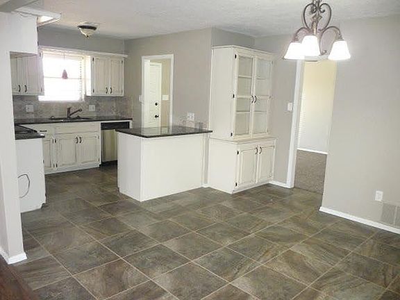 3rd image of 1801 NW Crosby Park Cir