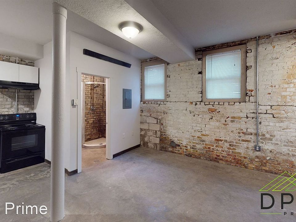 1st image of 108 S Hosmer St
