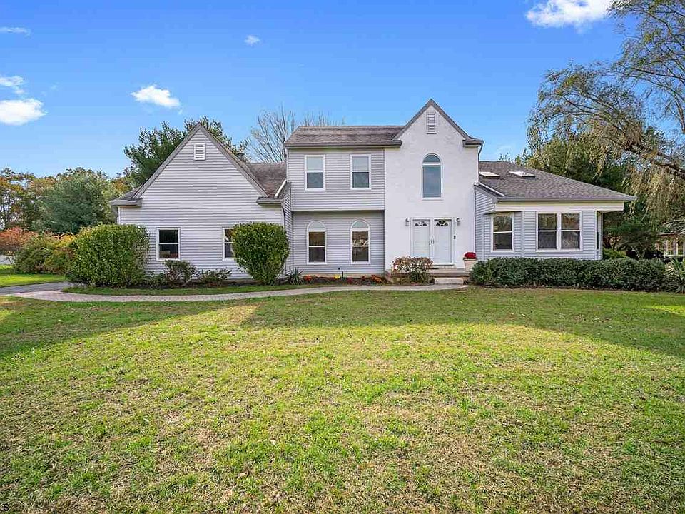 1st image of 304 Kelly Dr