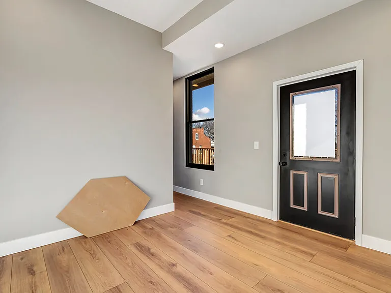 1000 Barton St — Photo 29