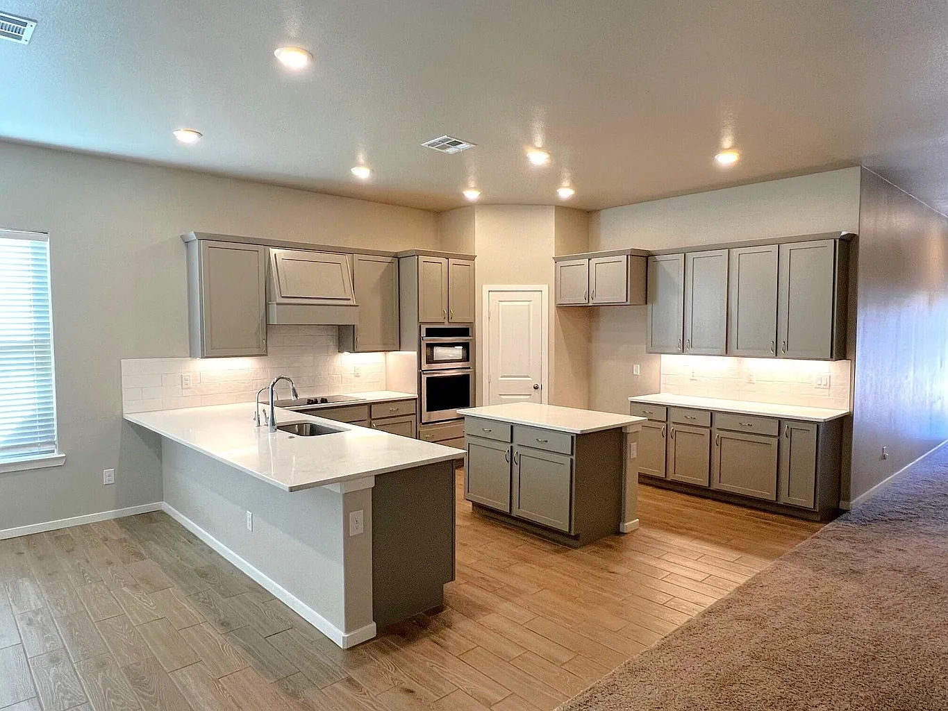 4 bed, 2380 sqft, $2,300 — Photo 4