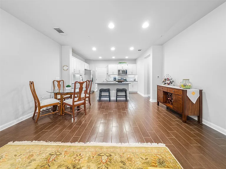 13800 Lyndhurst St #324 — Photo 7