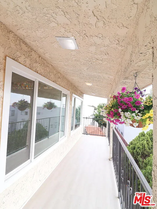 4 bed, 3.0 bath, 400 sqft, $5,000 — Photo 2