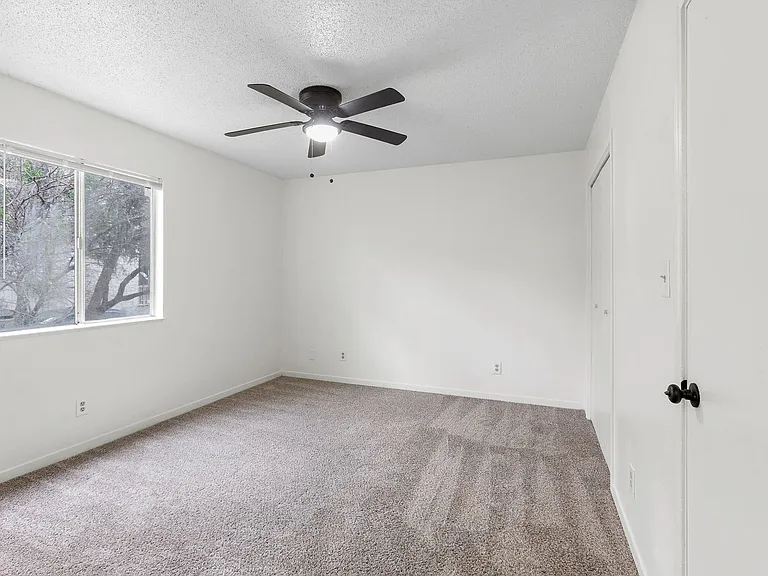 Chestnut Place Apartments — Photo 49