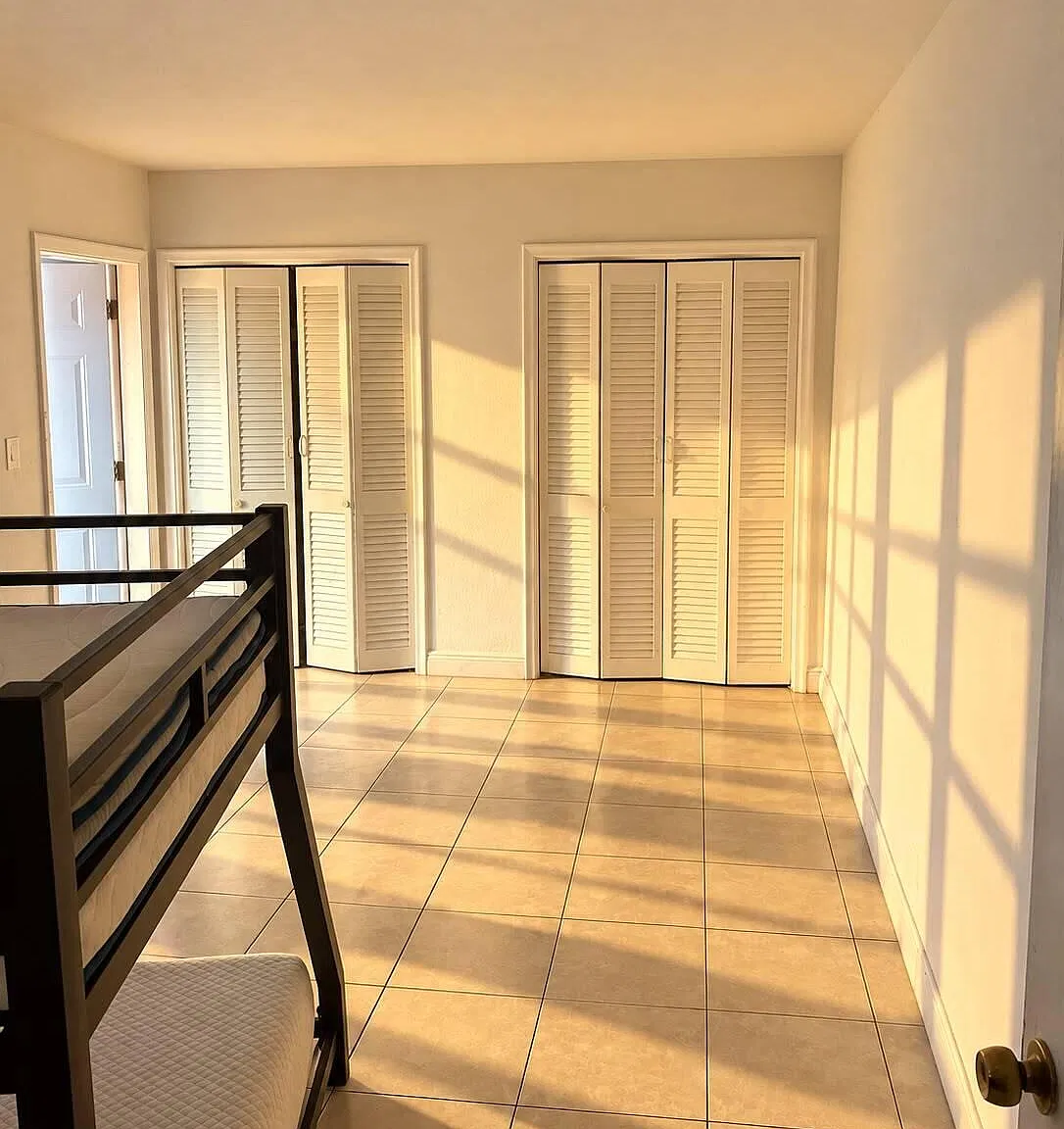 1 bed, 1.0 bath, 3205 sqft, $1,300 — Photo 4