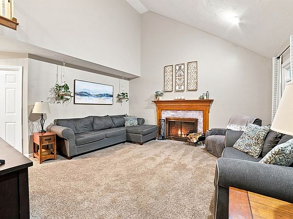 3rd image of 7 Leela Ln