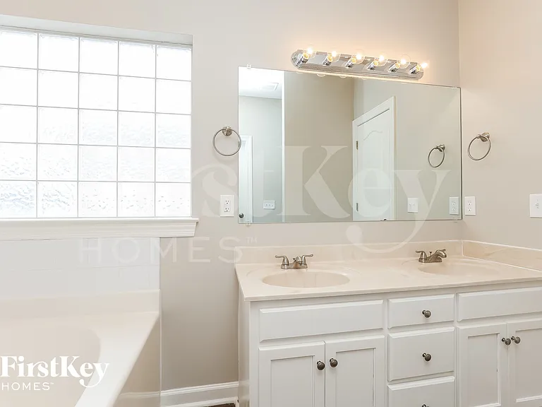837 Manderlay Way — Photo 10