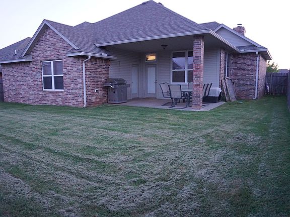 3rd image of 7704 Twin Oaks Dr