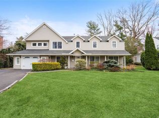 25 Old Field Ln, Great Neck, NY 11020