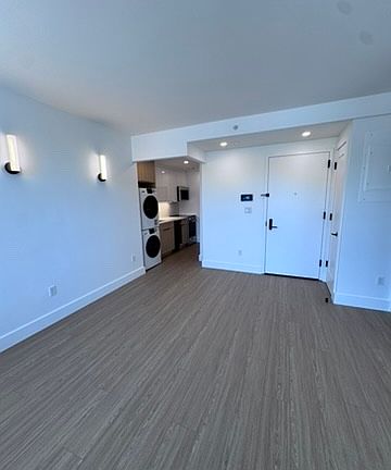 2nd image of 139 Erasmus St #2A