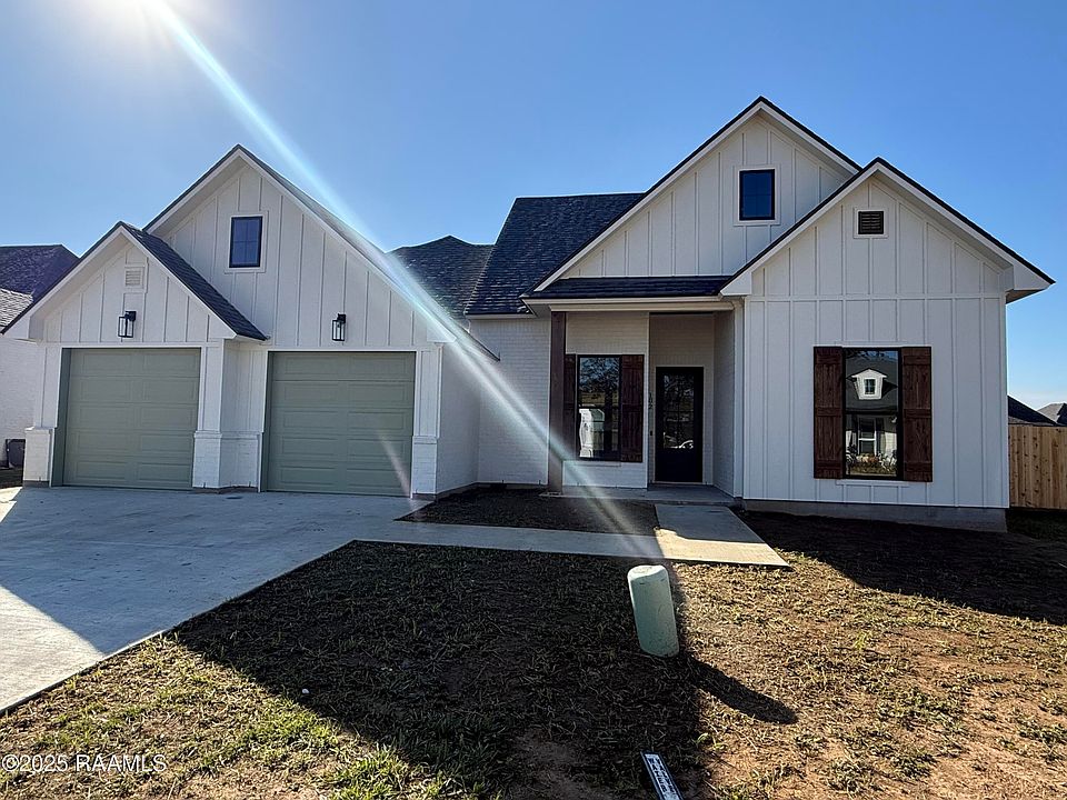 1st image of 102 Lakes Edge Dr