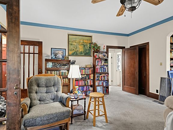 5th image of 38 Oak St