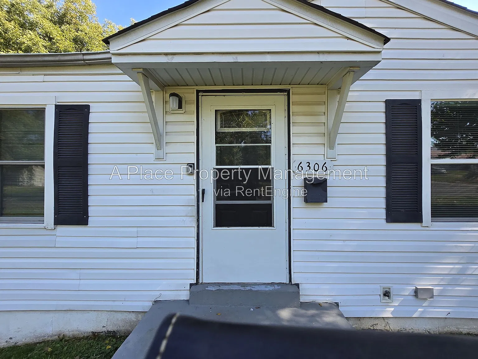 2 bed, 1.0 bath, 1050 sqft, $1,150 — Photo 2