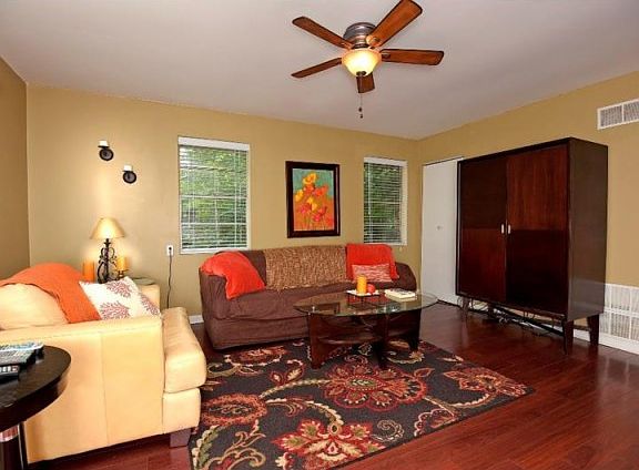 2nd image of 686 San Fernando Dr SE