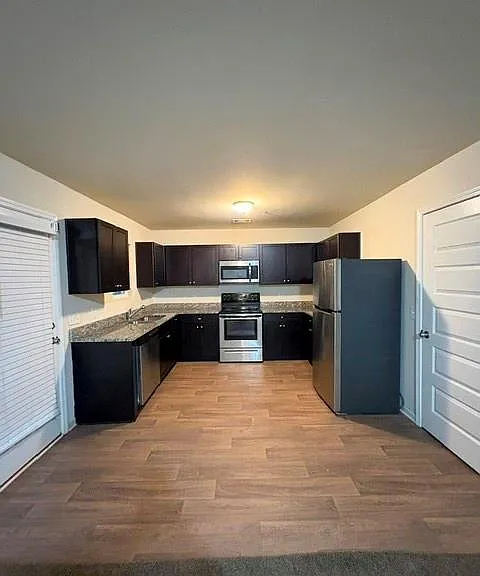 661 Carlton Pointe Dr #9 — Photo 2