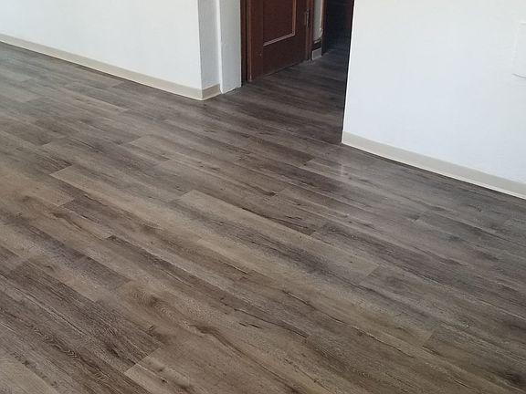 5th image of 545 NE Oak St #6